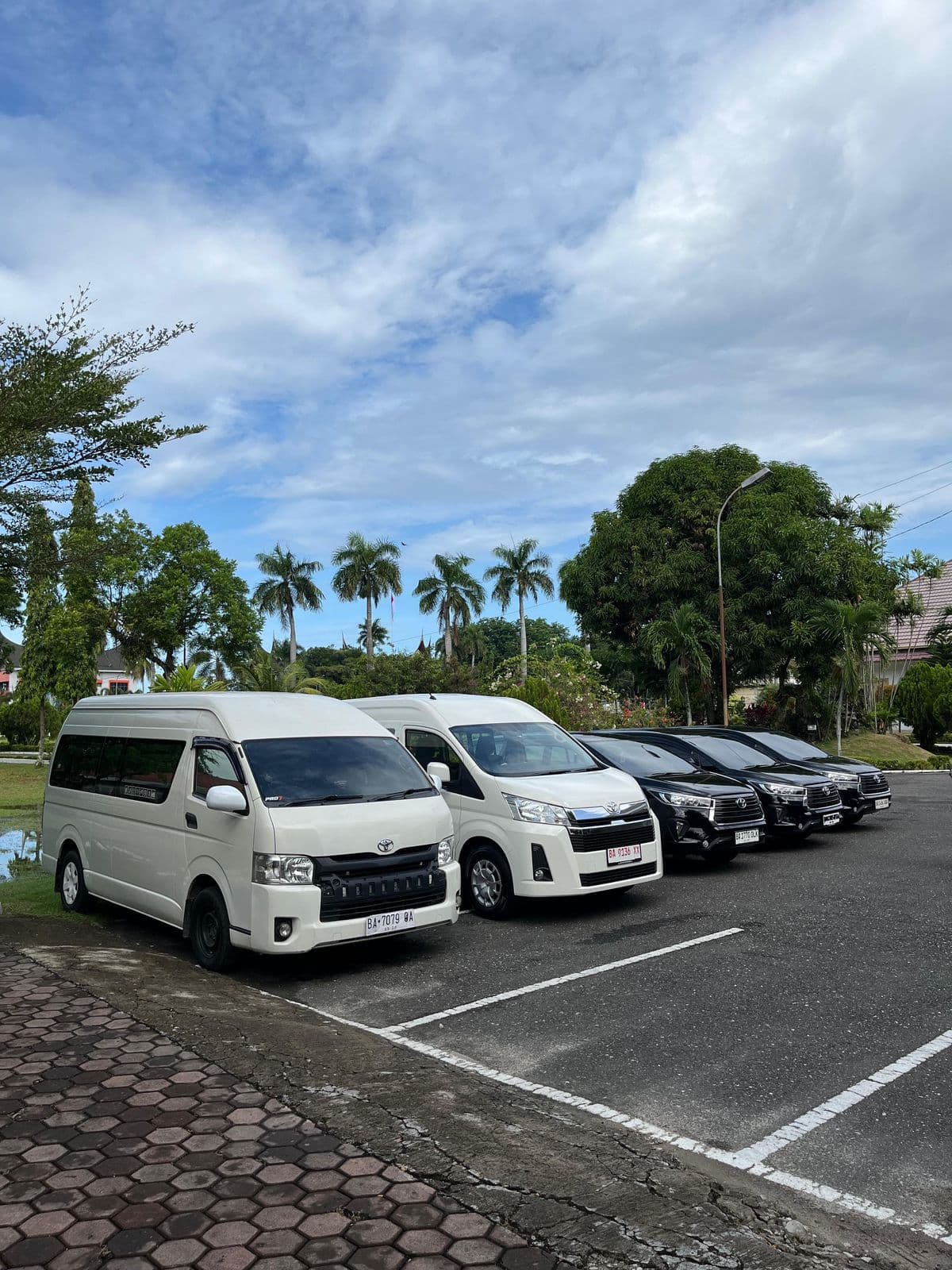 Toyota Alphard — Layanan VIP DW Trans